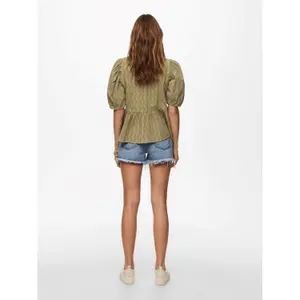 T-shirt för kvinnor Only onlcarla life wrap wovens image-5