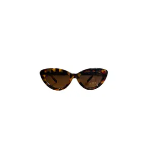 17146602-4399356-lunettes-de-soleil-femme-pieces-alison-black-tu