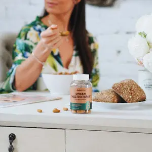 Lot de 12 pots de multivitamine végétalienne Biotech USA - 60 Comp image-1