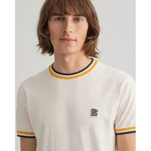 Camiseta Gant Tiger Badge image-3