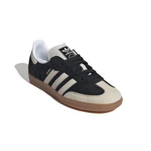 product/2/0/2025_08_adidas_ie5836_6_footwear_photography_front_lateral_top_view_white.jpg