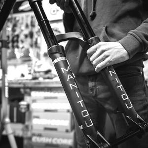 mecafo07-vollstandiges-fahrradpflege-set-manitou-dorado-schwarz-37-mm