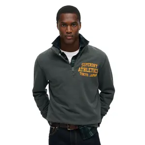 Camisola com fecho de correr de 1/4 Superdry Track & Field Graphic image-1