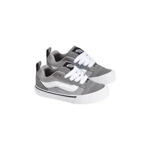 Classic children's trainers Vans Knu Skool image-0