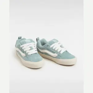 Baskets femme Vans Knu Skool image-1