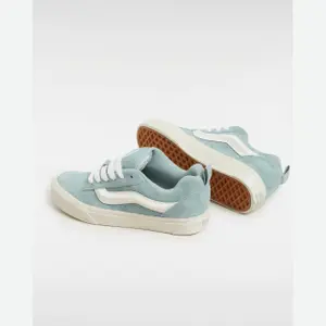 Baskets femme Vans Knu Skool image-2