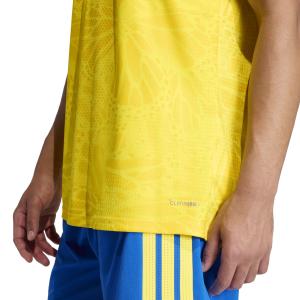 product/2/0/2025_11_12_adidas_jl6971_7_apparel_on_model_detail_view_2_white.jpg