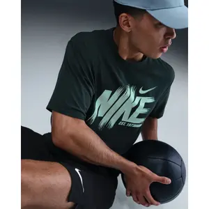 A greve de formação Nike Hyverse image-3