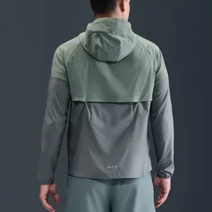 Impermeabile Nike Impossibly Light Windrunner image-1