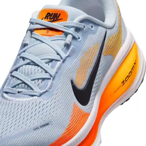 Running shoes Nike Vomero 18 image-6
