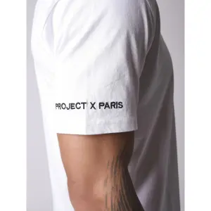 T-shirt med enkel ärm och broderi Project X Paris image-4