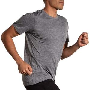 211498-033-camiseta-brooks-luxe-carbon-vegetal