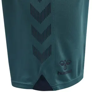 Corto Hummel action image-3