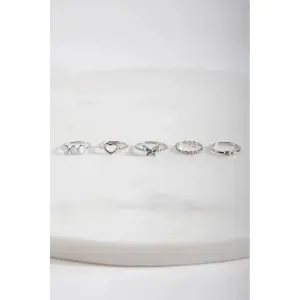 Butterfly and Heart Design Ring Women 24 Colours image-1