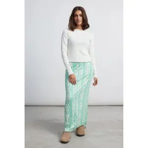 Saia corte A feminina 24 Colours image-1