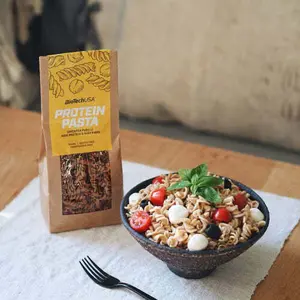 Pack de 16 bolsas de snacks proteicos Biotech USA pasta - 250g image-1