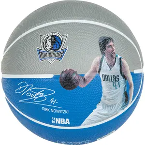 Globo Spalding Player Dirk Nowitzki image-0