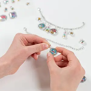 Creative set of bracelets, charms and stickers rainbow animals Totum image-4