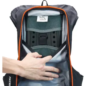 Skyddande ryggsäck Uswe Patriot 15L image-2