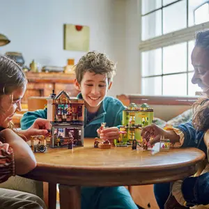 Figurína obchod s doplňky k famfrpálu a zmrzlinář Lego Harry Potter 76452 image-4