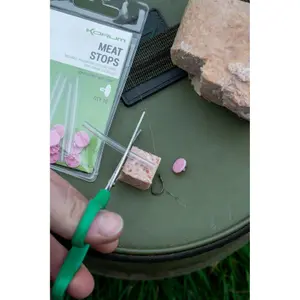 Bait caps Korum meat stops (x10) image-1