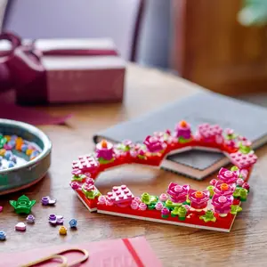 Jeux de construction decoration forme coeur icons Lego image-3