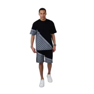 Conjunto de t-shirt e calções estampados com assinatura Aarhon Paris image-0