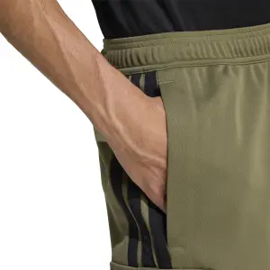 Pantalones cortos con bolsillos tipo cargo adidas House Of Tiro image-5
