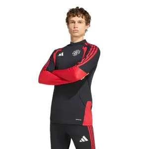 Manchester United training top 2026/27 image-1