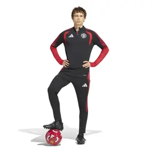 Manchester United training top 2026/27 image-3