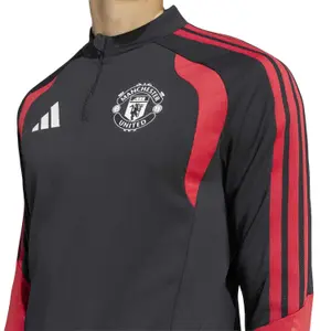 Manchester United training top 2026/27 image-5