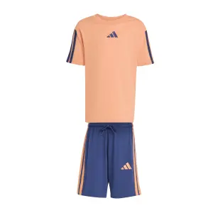 Conjunto de camiseta y pantalón corto con logo para niño adidas Essentials image-1
