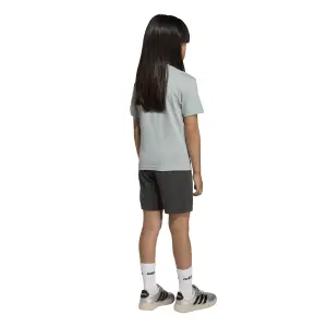 Conjunto de camiseta y pantalón corto para niño adidas Essentials image-5