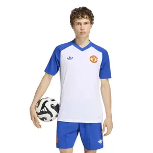 Manchester United Prematch Shirt 2026/27 image-2