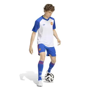 Manchester United Prematch Shirt 2026/27 image-5