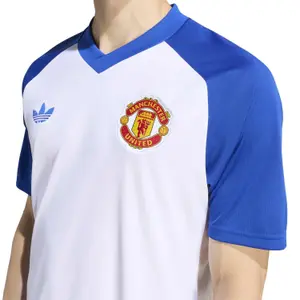 Manchester United Prematch Shirt 2026/27 image-6