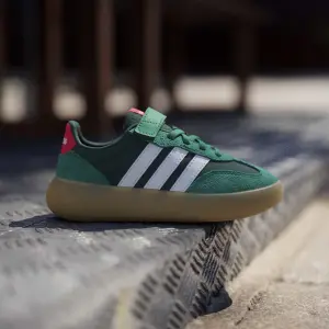 Μικρές παιδικές αθλητικές παντόφλες adidas Barreda Decode image-4