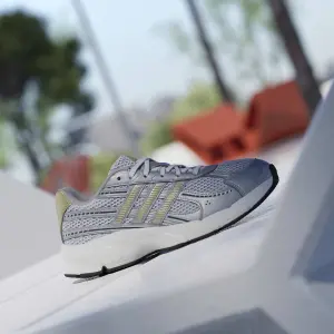 Women's Sneakers adidas Technochaos 2000 image-4