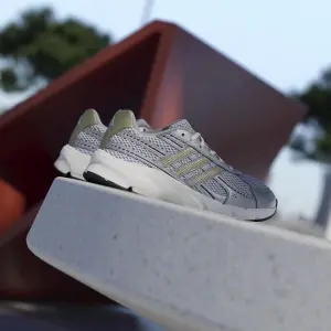 Women's Sneakers adidas Technochaos 2000 image-6