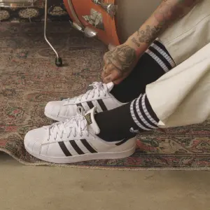 Baskets adidas Superstar image-6
