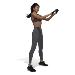 Pernas de mulher adidas 65 Yoga Studio image-3