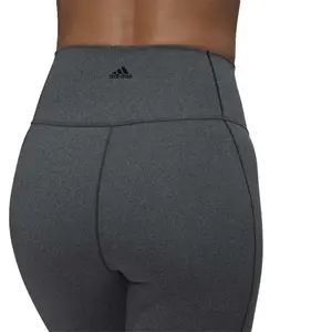 Pernas de mulher adidas 65 Yoga Studio image-4