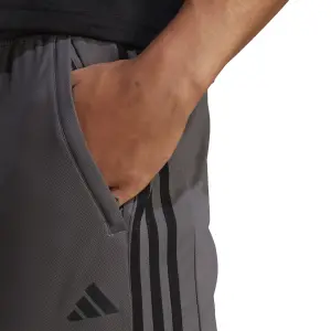 Pantalón corto de piqué adidas 3-Stripes Essentials image-4
