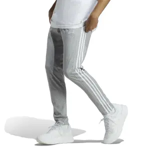 Pantalón de chándal tapered con dobladillo abierto de jersey simple adidas Essentials 3-Stripes image-1