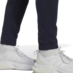 Pantalón de chándal ajustado de punto adidas Essentials Badge of Sport image-5