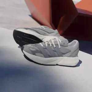 Baskets adidas Lightblaze image-6