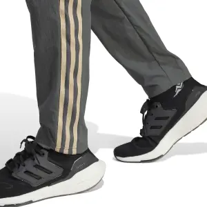Pantaloni di presentazione Arsenal 2023/24 image-6