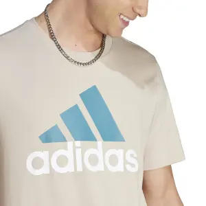 Camiseta con gran logo adidas Essentials image-6