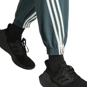 Pantalón de chándal adidas Trainicons 3-Stripes image-5