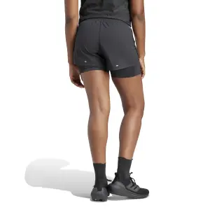 Short da donna 2 in 1 adidas Own the Run 3 Stripes image-2